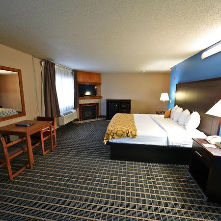 Baymont By Wyndham Marshalltown Esterno foto