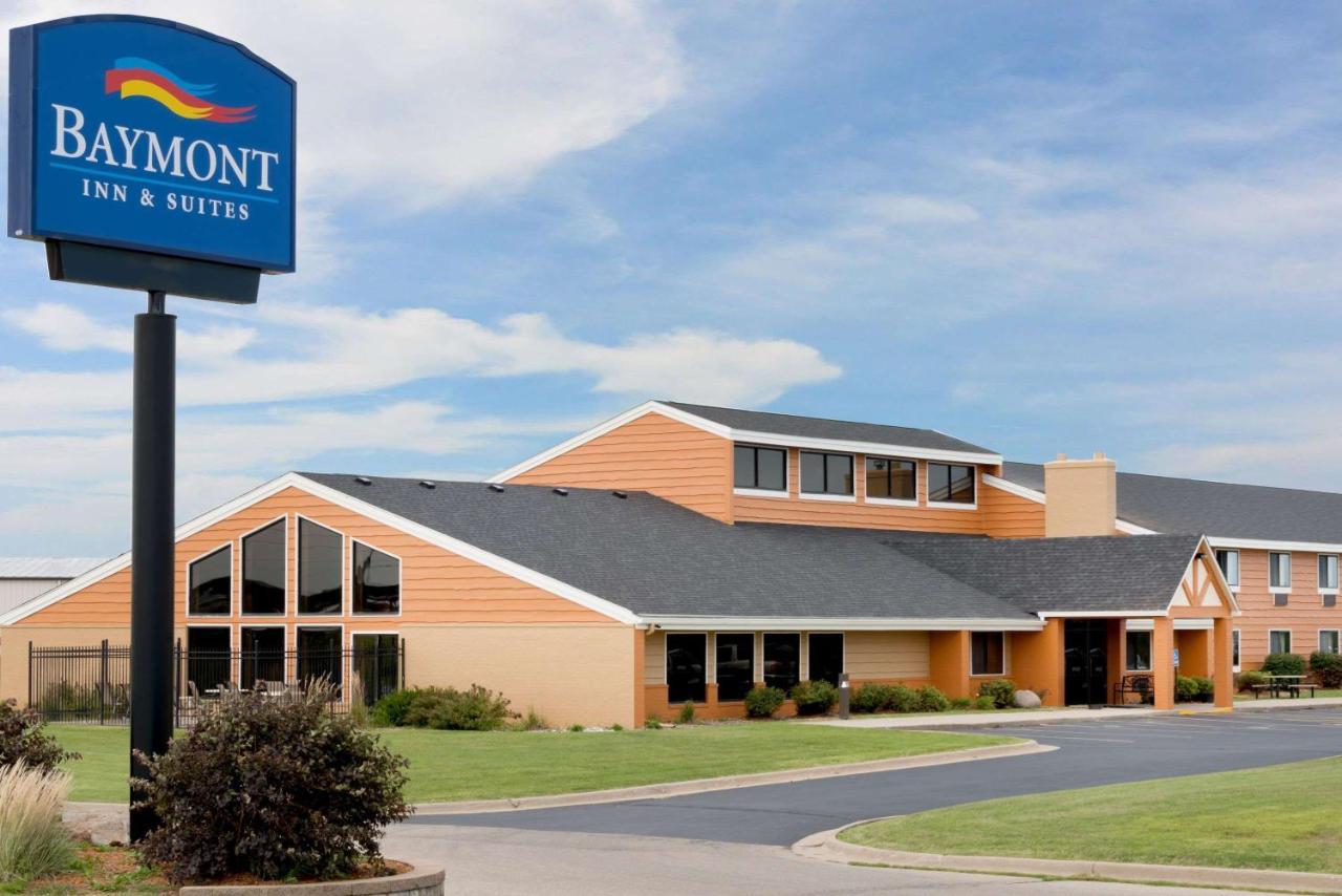 Baymont By Wyndham Marshalltown Esterno foto