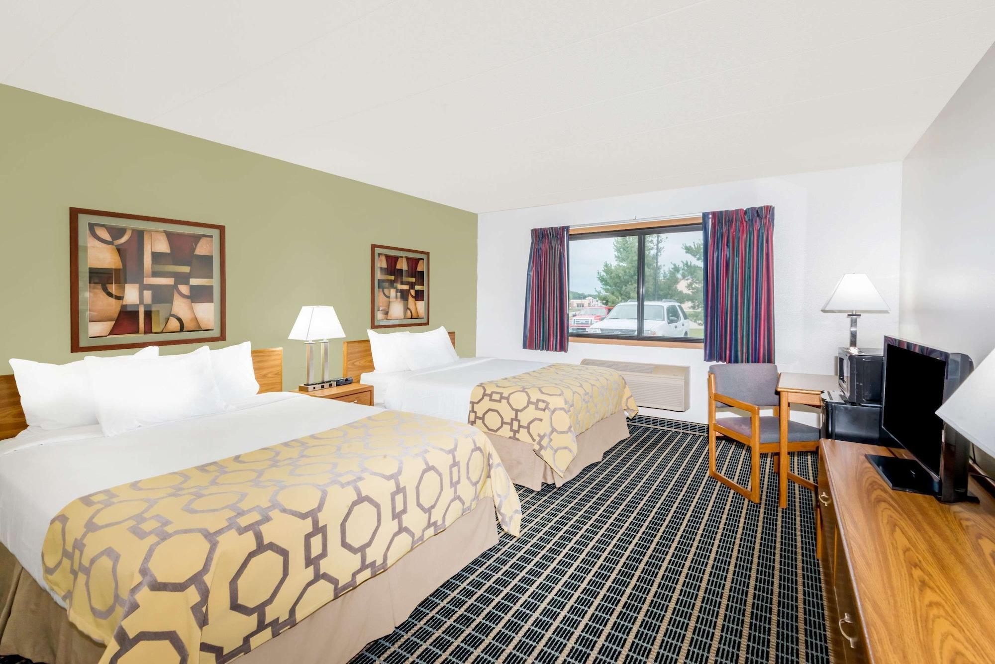 Baymont By Wyndham Marshalltown Esterno foto