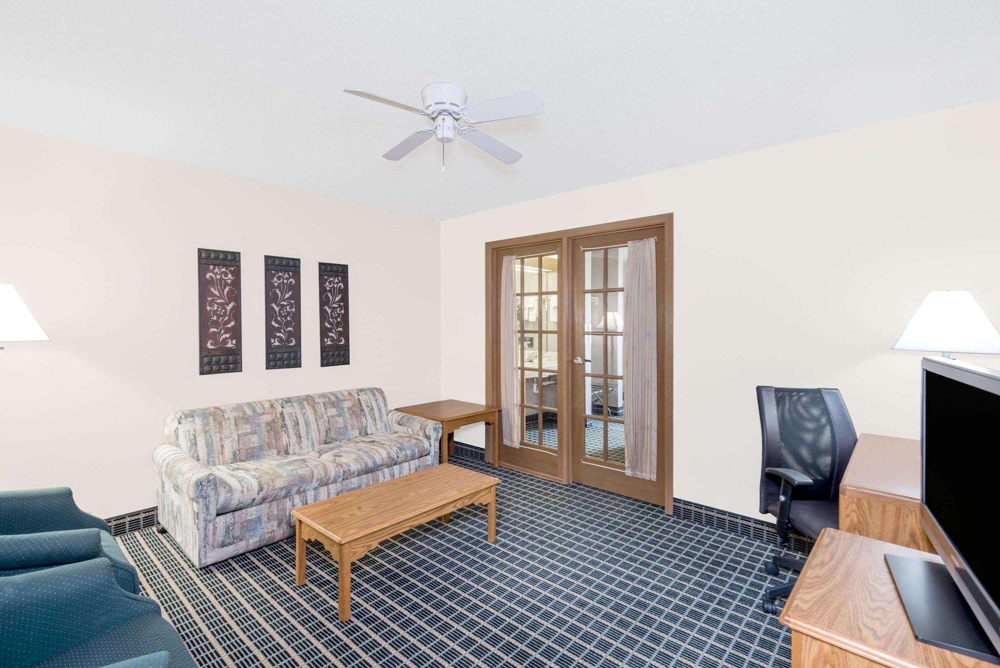 Baymont By Wyndham Marshalltown Esterno foto