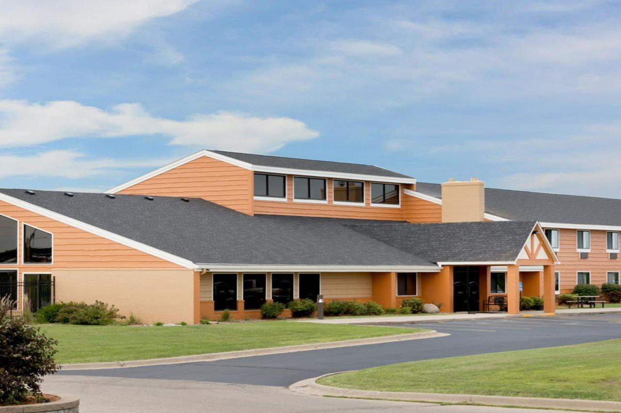 Baymont By Wyndham Marshalltown Esterno foto