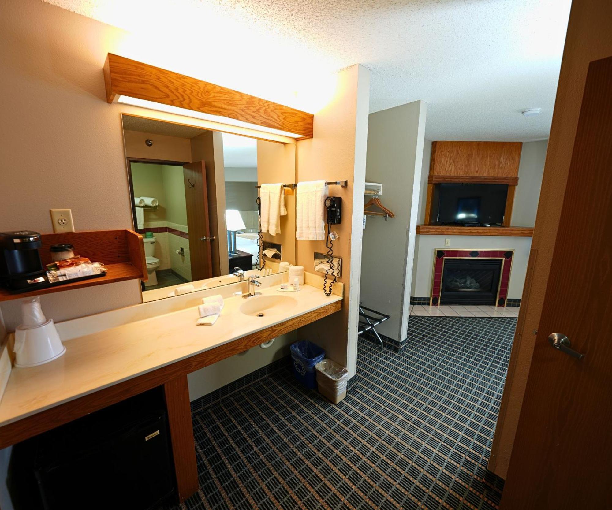 Baymont By Wyndham Marshalltown Esterno foto
