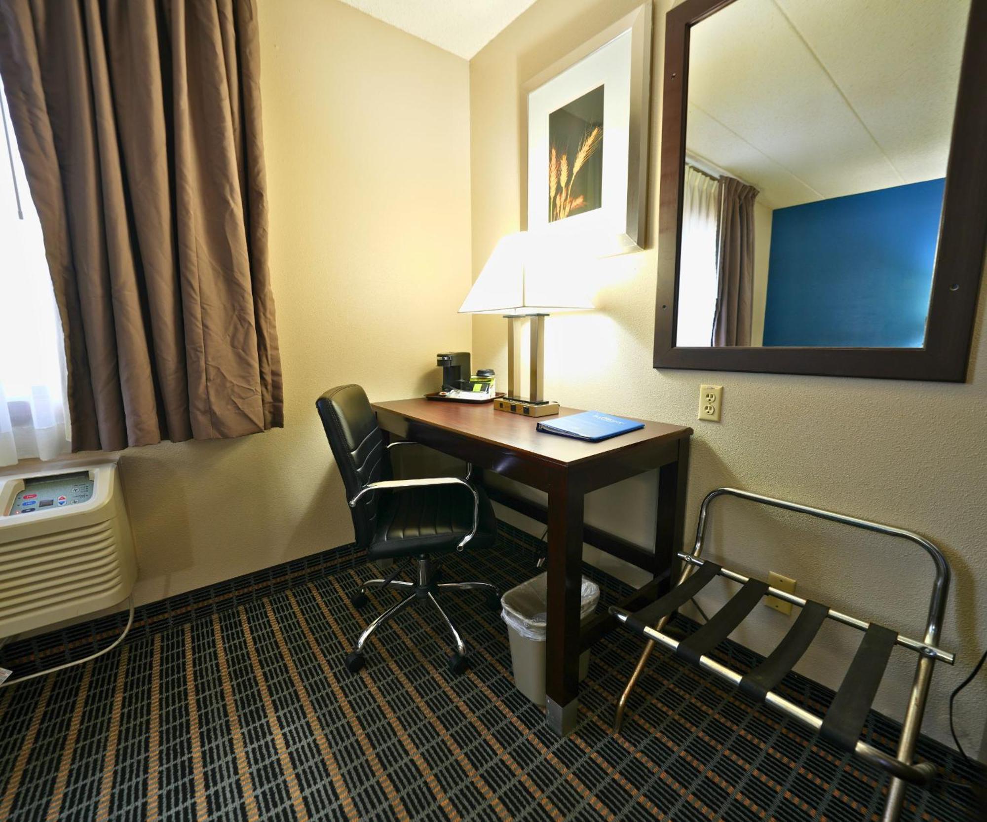 Baymont By Wyndham Marshalltown Esterno foto