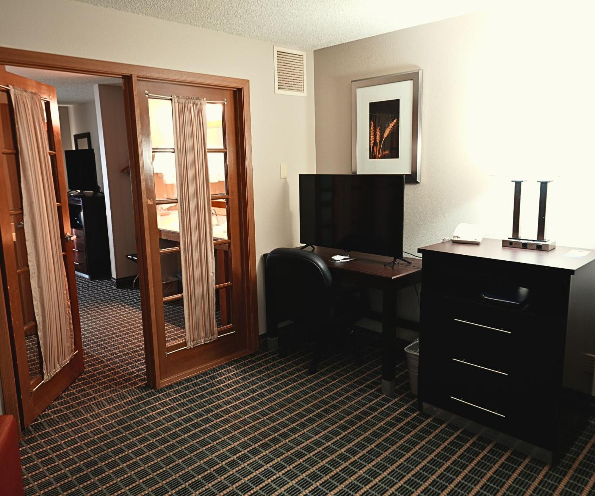 Baymont By Wyndham Marshalltown Esterno foto